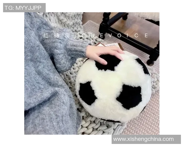 足球明星周边抱枕让你在家中感受赛场激情与偶像魅力的完美结合 足球明星周边抱枕让你在家中感受赛场激情与偶像魅力的完美结合